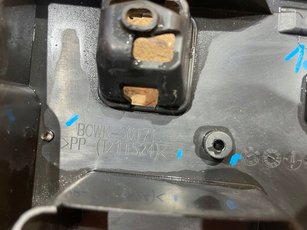 фото №16, Mazda 3 bp iv 4 19- hb молдинг подкладка pod номерной знак бампер перед передняя