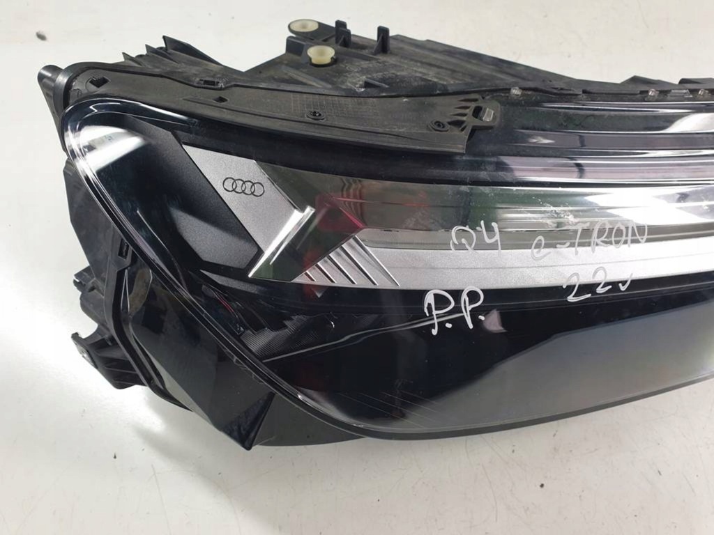 фото №11, Audi q4 sportback e-tron 2022r лампа led правий перед