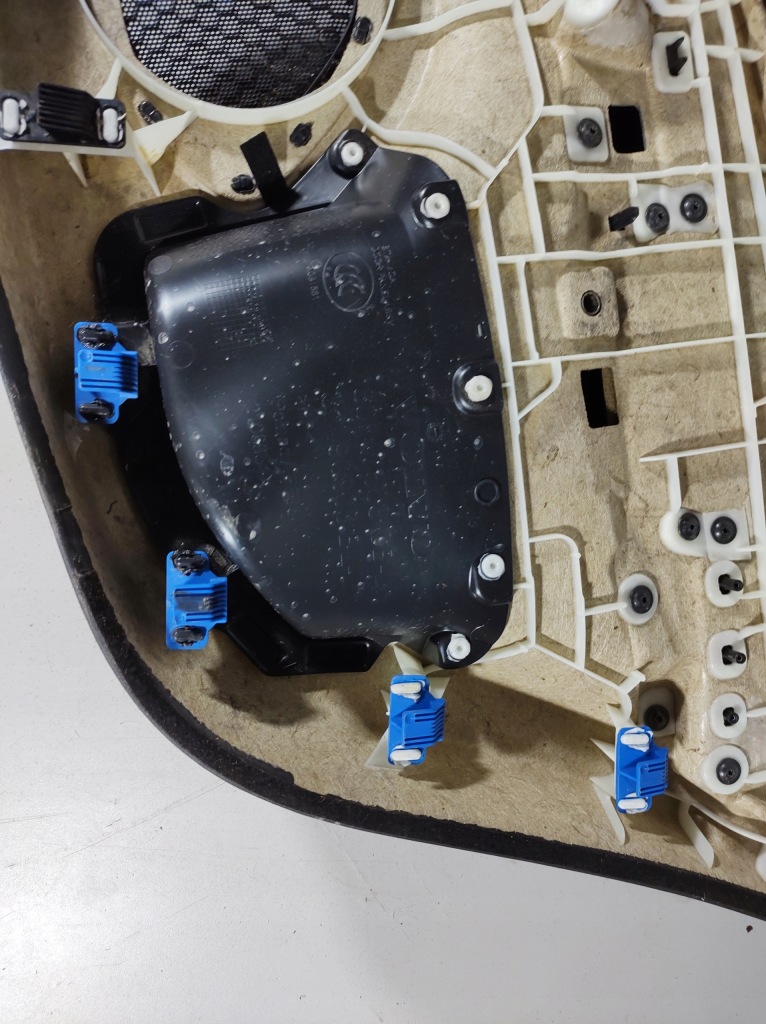 фото №13, Volvo v60 18r- обшивка дверь левый задняя