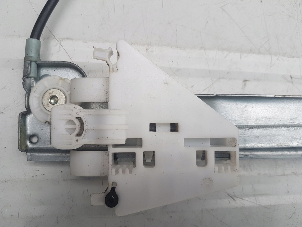 фото №8, Підйомник скло правий задня 0130822208 - colt cz