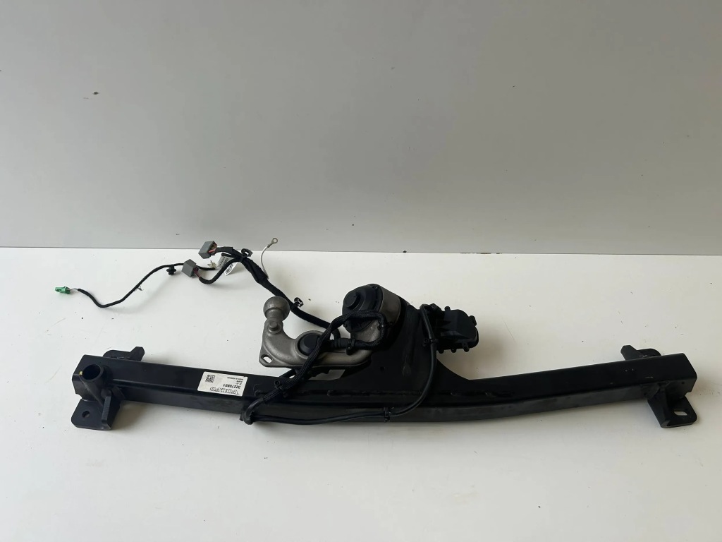 фото №1, Volvo xc40 hak буксирувальний 32270801 оригінал