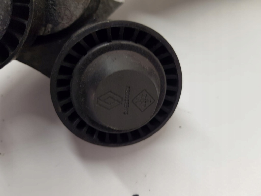 Кронштейн кронштейн двигателя trafic vivaro 2.0dci с Разборки