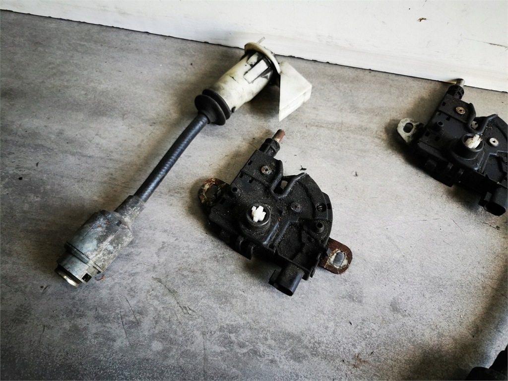 фото №7, Ford kuga mk1 замок капот + тяга