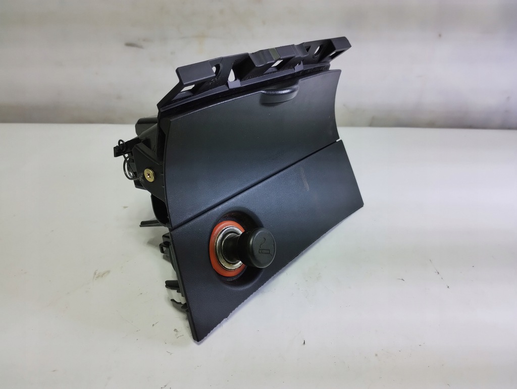 фото №2, Mazda 3 бардачок пепельница защита