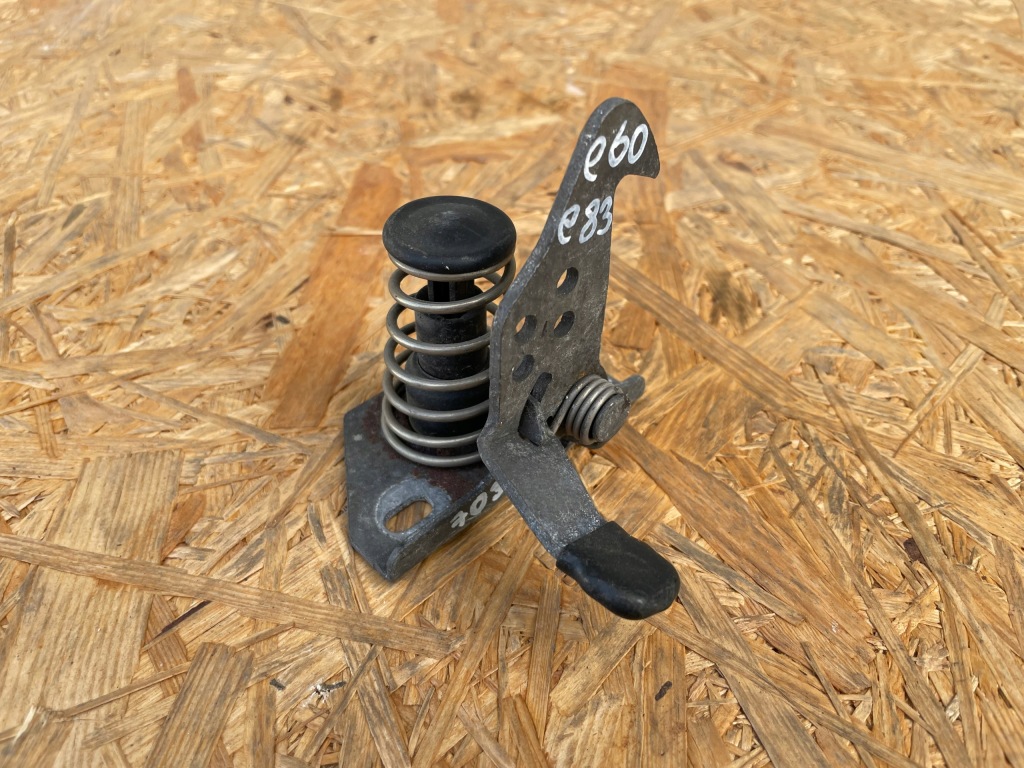 фото №1, Bmw e60 e83 крепление засов капот замок