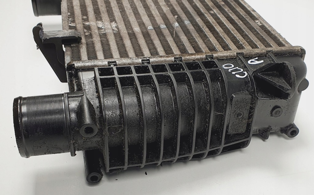 Радіатор інтеркулер renault clio 3 8200471888 Доставка