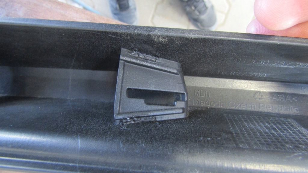 фото №9, Ветровик спойлер накладка правая задняя vw multivan t7