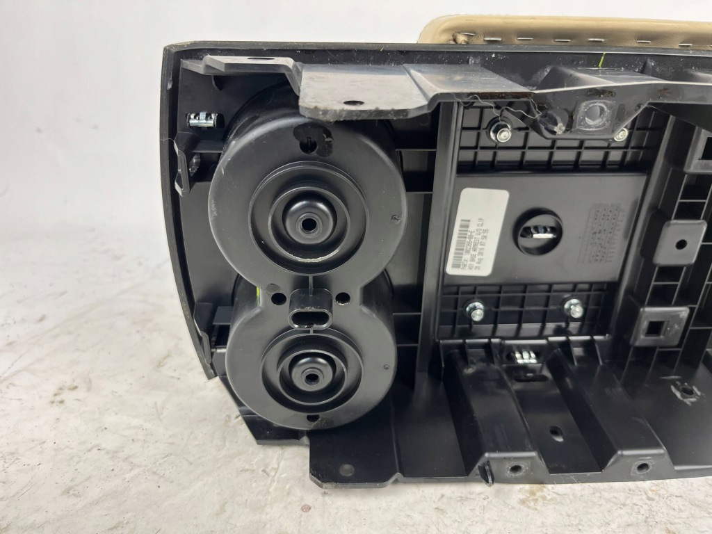 фото №11, Подлокотник консоли tesla model x 104880400a