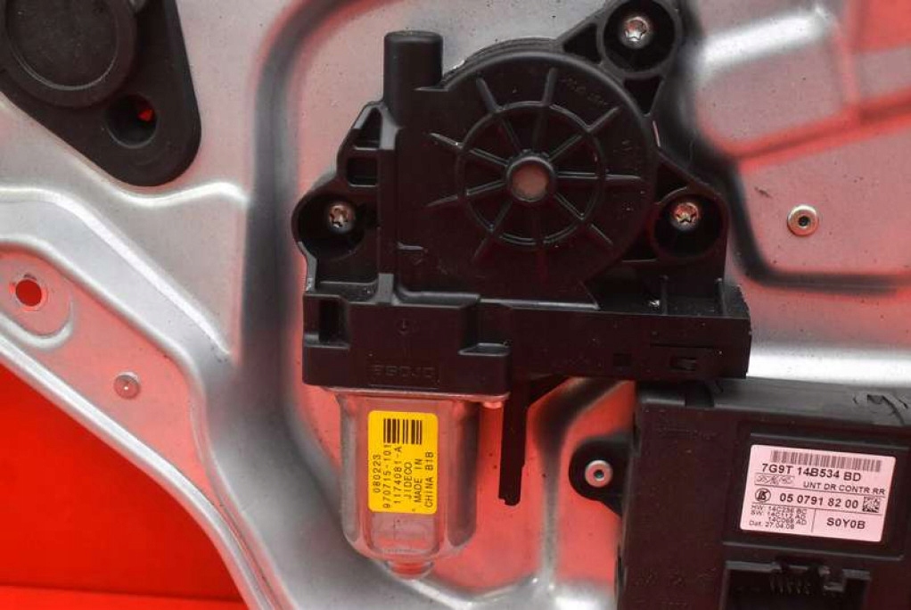 фото №8, Подъемник стекло левый задняя 30661067 volvo xc70 2 ii 07-13