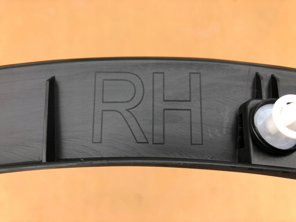 Накладка на крила перед права 1683860-00-a 168386000a do tesla model y в Україні