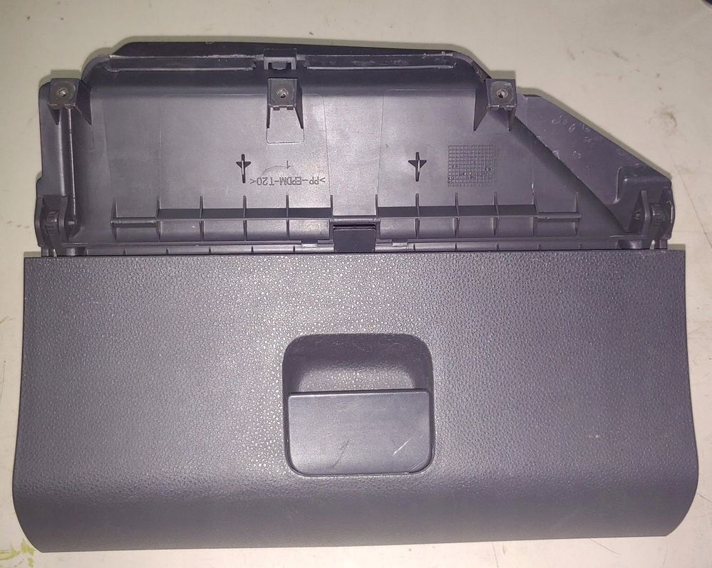 фото №1, Бардачок пассажира vw polo 9n 02-08r