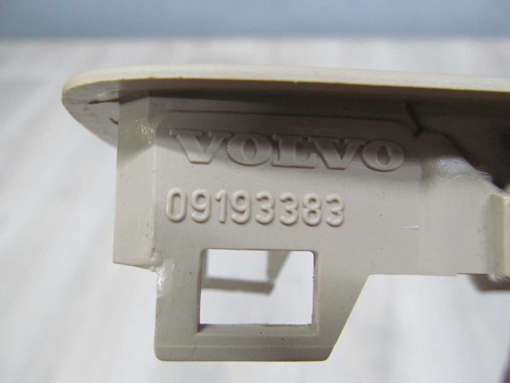 Volvo s60 v70 xc рестайлінг  рамка накладка панель вікон 09193383 04-07 Зі Шроту