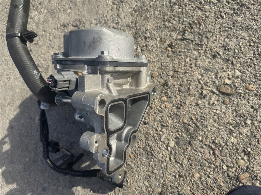 Насос води 240a89118r renault arkana 23-25r Недорого