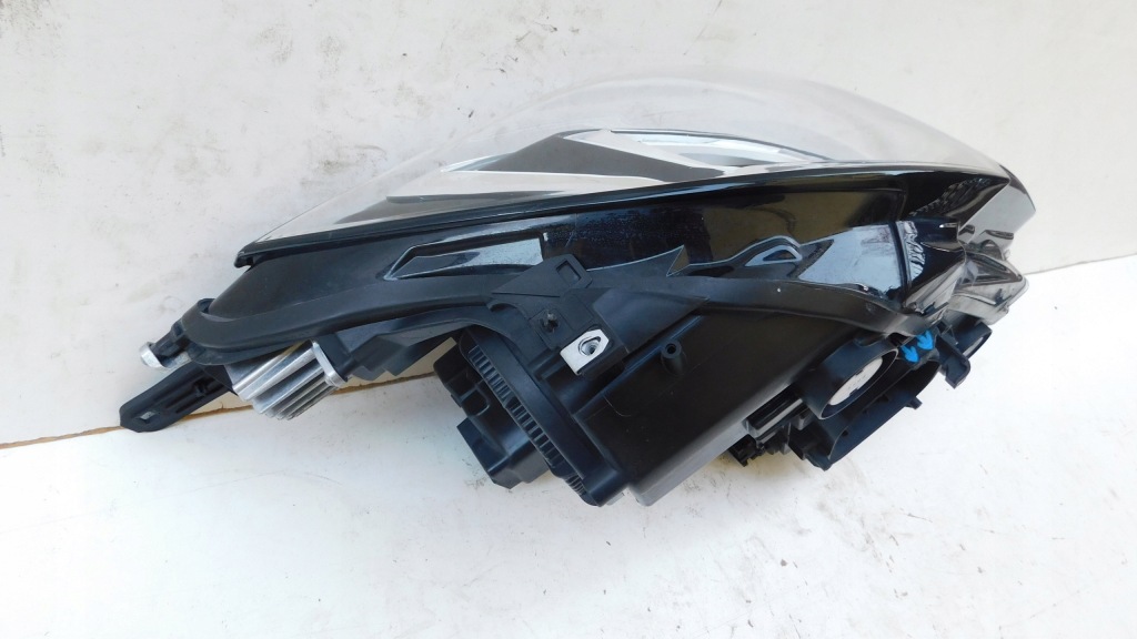 Фара перед правый  opel crossland x 17- обычная led с Разборки