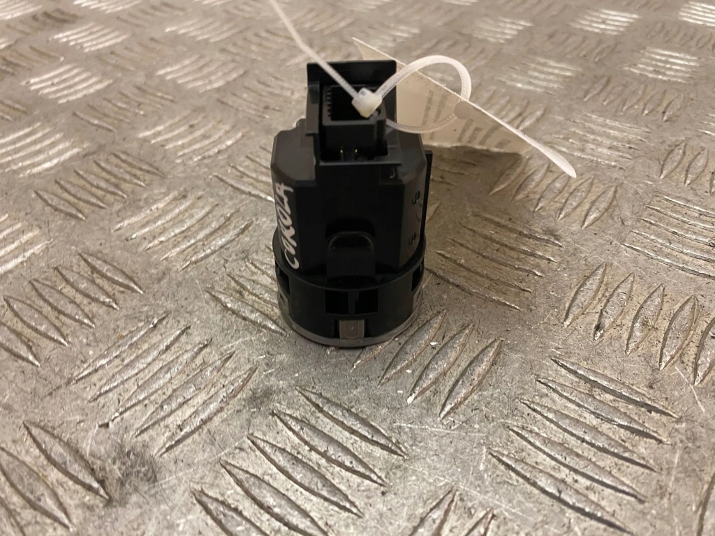 Toyota corolla e210 e21 кнопка старт-стоп 4522 Оригинал