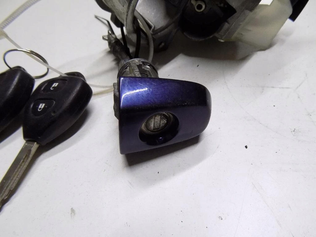фото №6, Toyota auris i 06-09 5d замок зажигания ключи вкладка