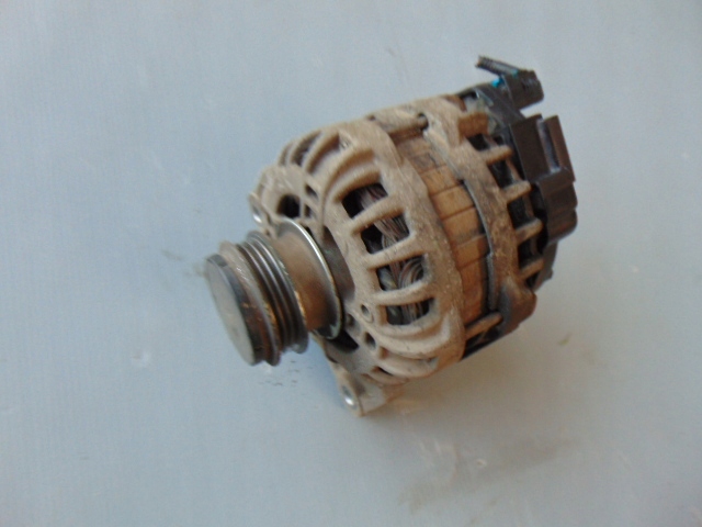 фото №1, Dacia logan sandero 2 ii 1.2 16v d4f732 генератор 231008386r