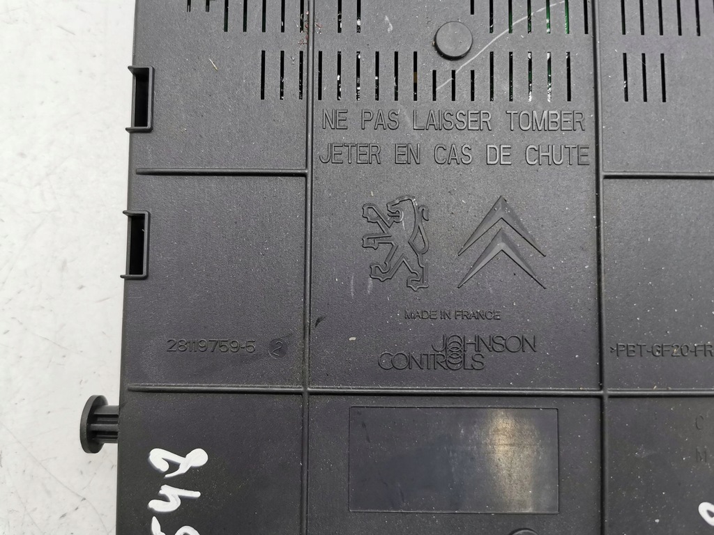 фото №6, Peugeot 5008 2011 рамка / модуль предохранителей