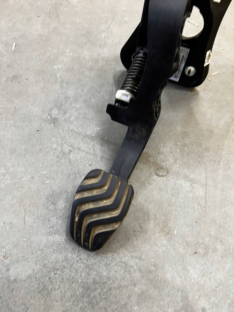 фото №12, Педали тормоза газа сцепления механическая коробка передач dacia duster ii 2