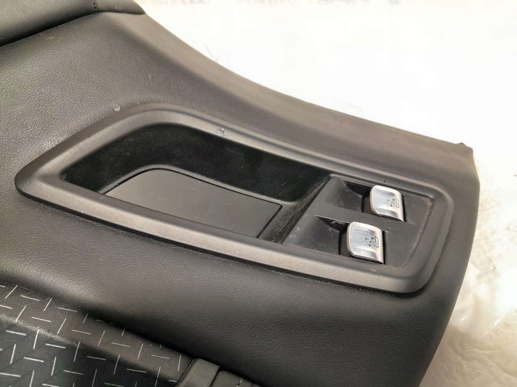 фото №6, Bmw x7 g07 обшивка багажника 3 rzedu сидений подлокотник переключатели