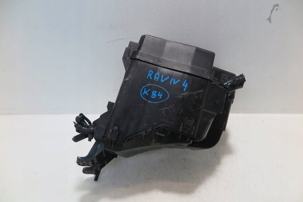 Коробка запобіжників toyota rav4 iv 2.0b 82662-42241 Недорого