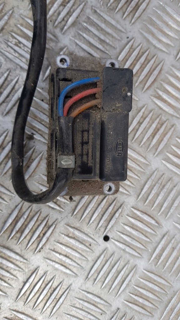 фото №7, Audi a8 d2 реле вентилятора 4a0820521a