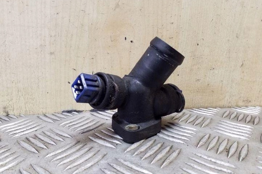 фото №7, Труба охлаждение vw transporter iv flatbed 70xd 074121132 2.5l дизель