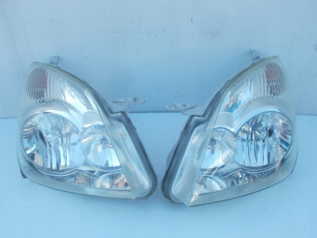 фото №1, Фара лампа toyota corolla verso 00-04 koito