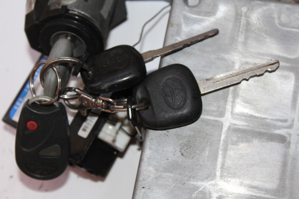 фото №8, Бортовой компьютер блок управления двигателя toyota оригинальный номер 89666-02110