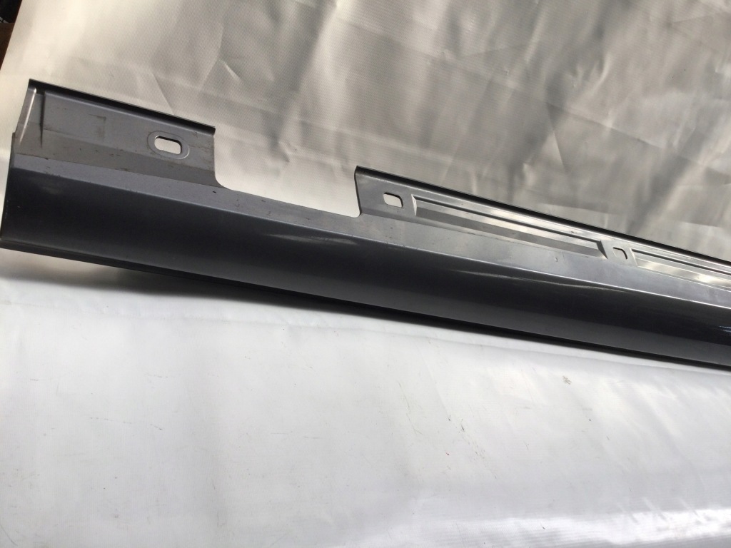 Накладка молдинг поріг права mercedes b w2466901440 оригінал в Україні