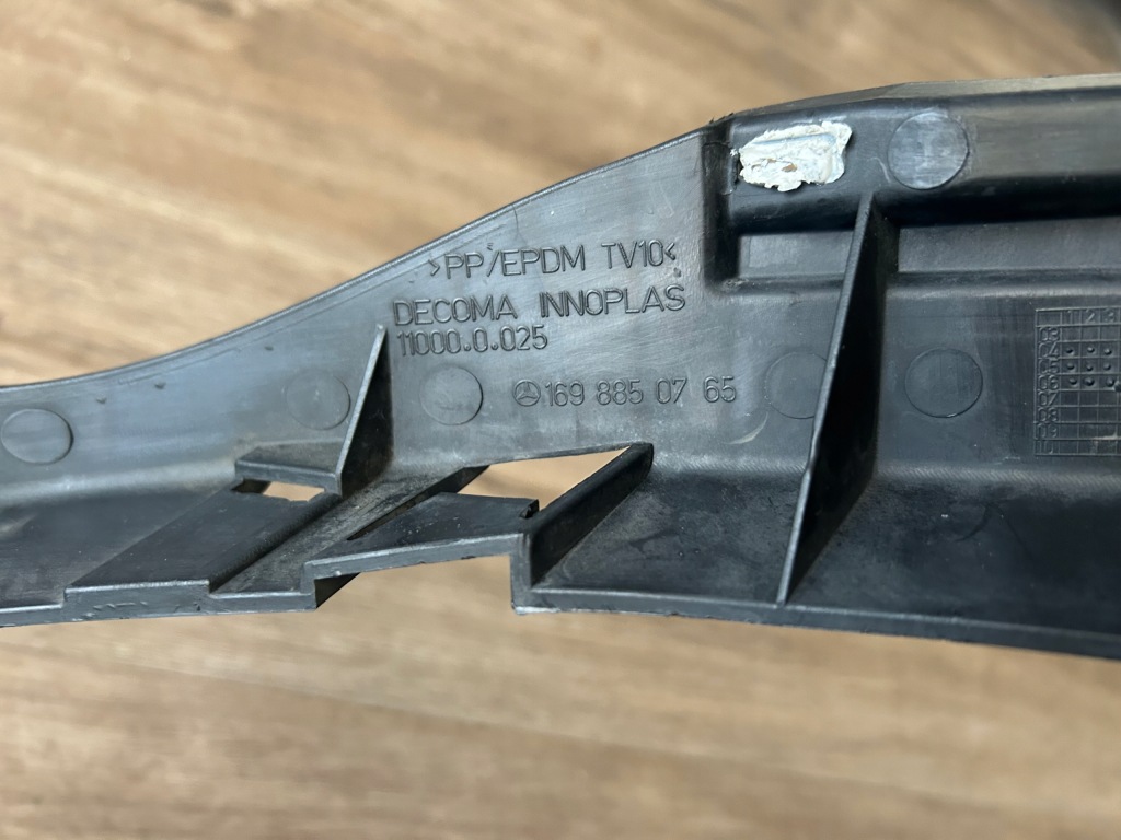 Mercedes klasa a w169 2004-2008 напрямні тримачі протитуманних фар решітка комплект оригінальний номер Недорого