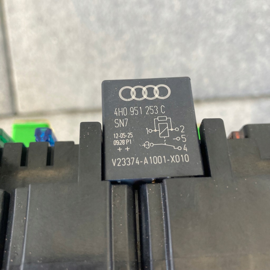 Audi a3 8v 2012- коробка предохранителей 5q0937615a 2,0 tdi crb 150km Недорого