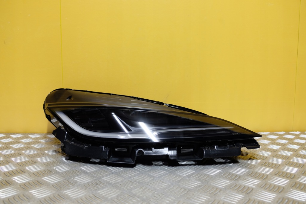 Купить Tesla model 3 highland рестайлинг  2023 2024- фара фара full led r европа