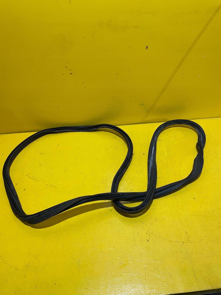 фото №5, Fiat punto evo - прокладка крышки багажника