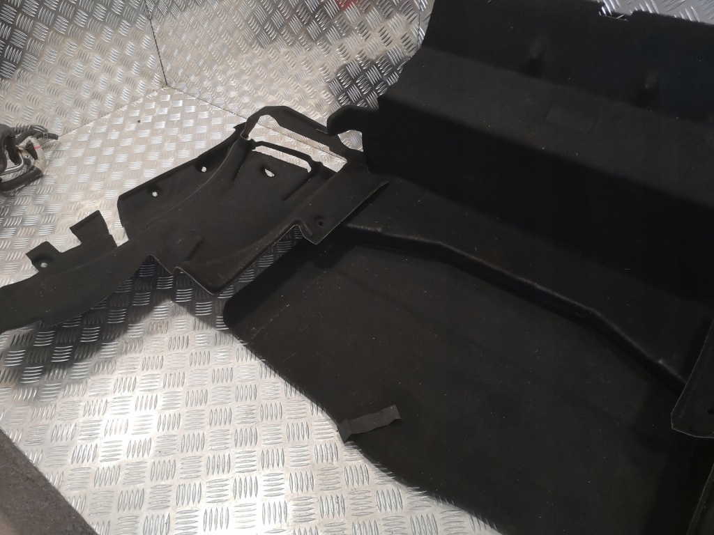 Оббивка обшивки багажника mercedses slk r171 в Україні