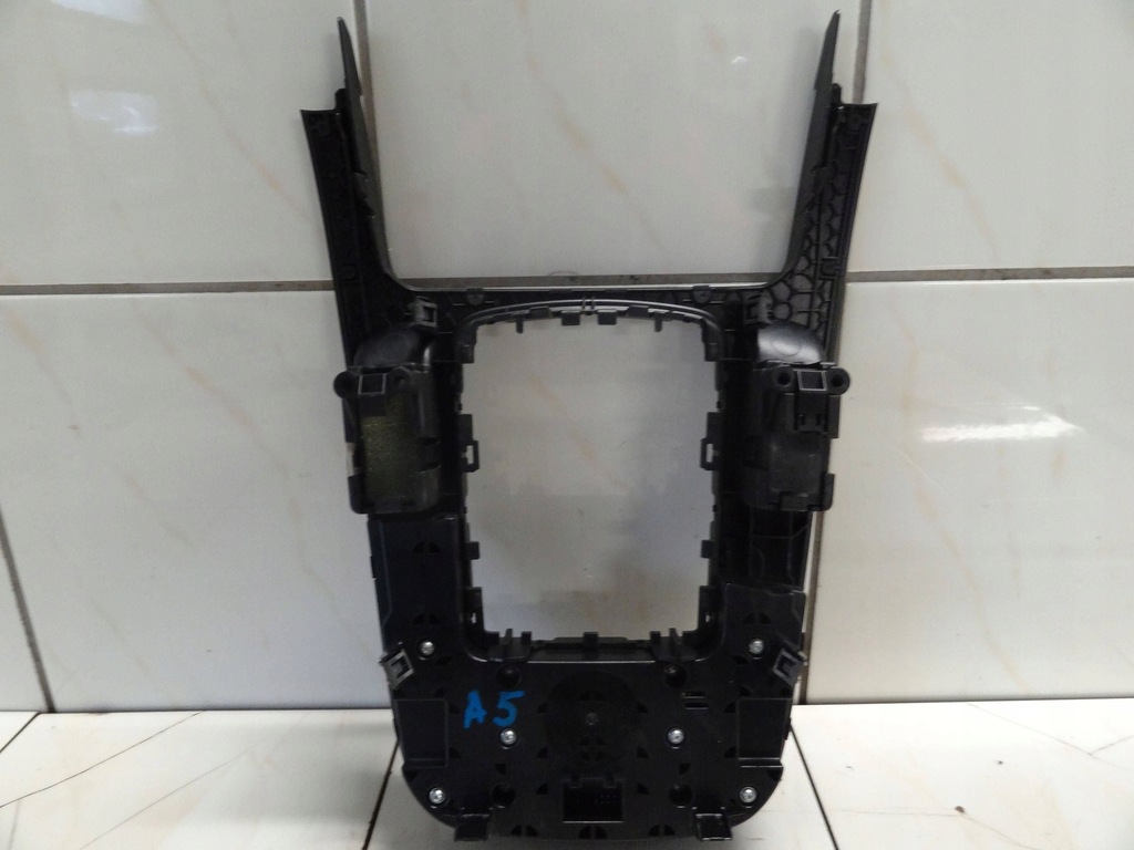 фото №4, Audi a5 8t 8f 2011 coupe панель рамка консолі радіо mmi 8t0919609f