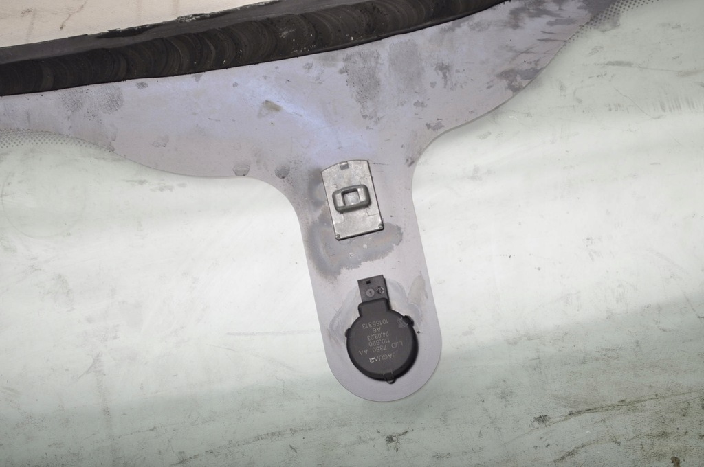 фото №9, Aston martin db9 стекло перед передняя лобовое