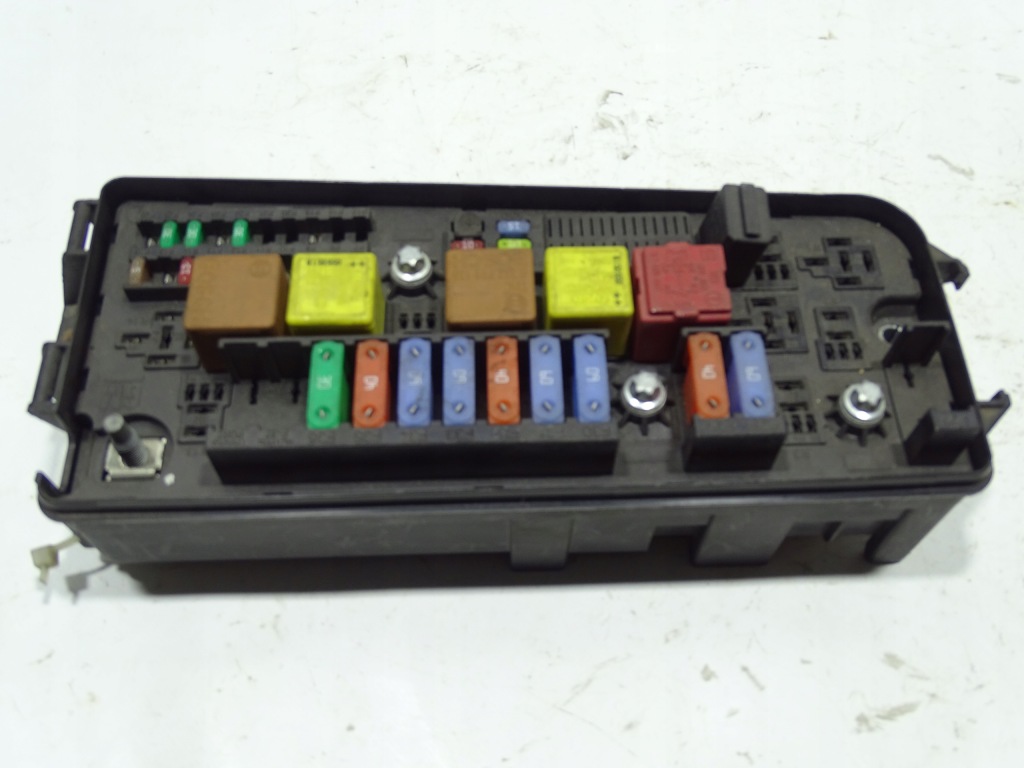 Купити Модуль коробка запобіжників 13205796 opel vectra c signum