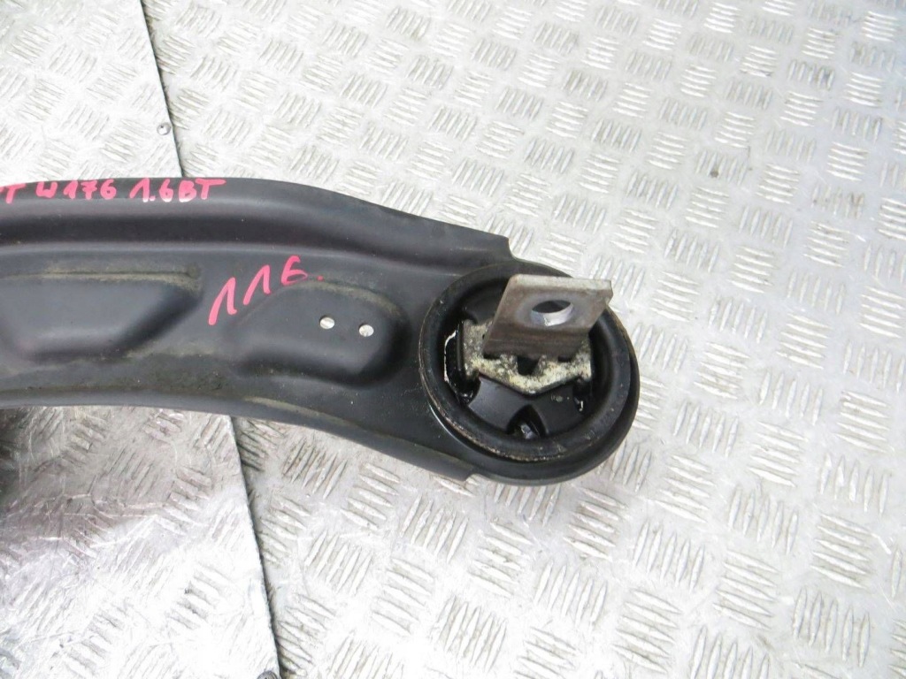 Mercedes w176 поворотный кулак правая задний  задняя 13- с Разборки