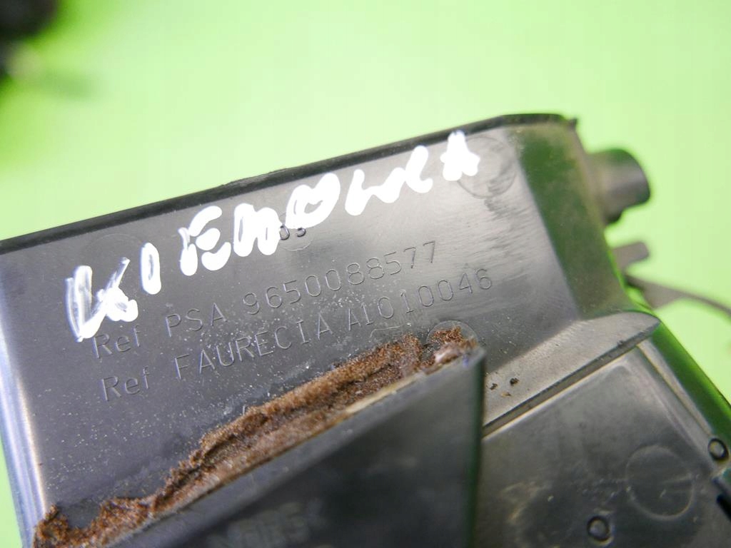 фото №8, Решітка обдув ліва перед peugeot 207 phi hb 06-09