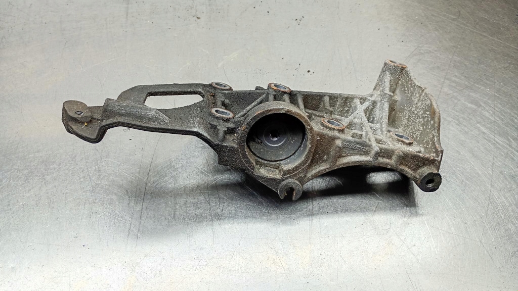 Кронштейн генератора renault clio 2 03r 1.5d 8200279705 Оригинал