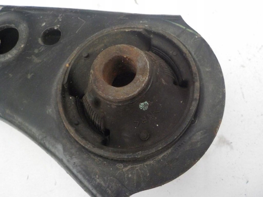 фото №3, Рычаг левый перед toyota prius iv