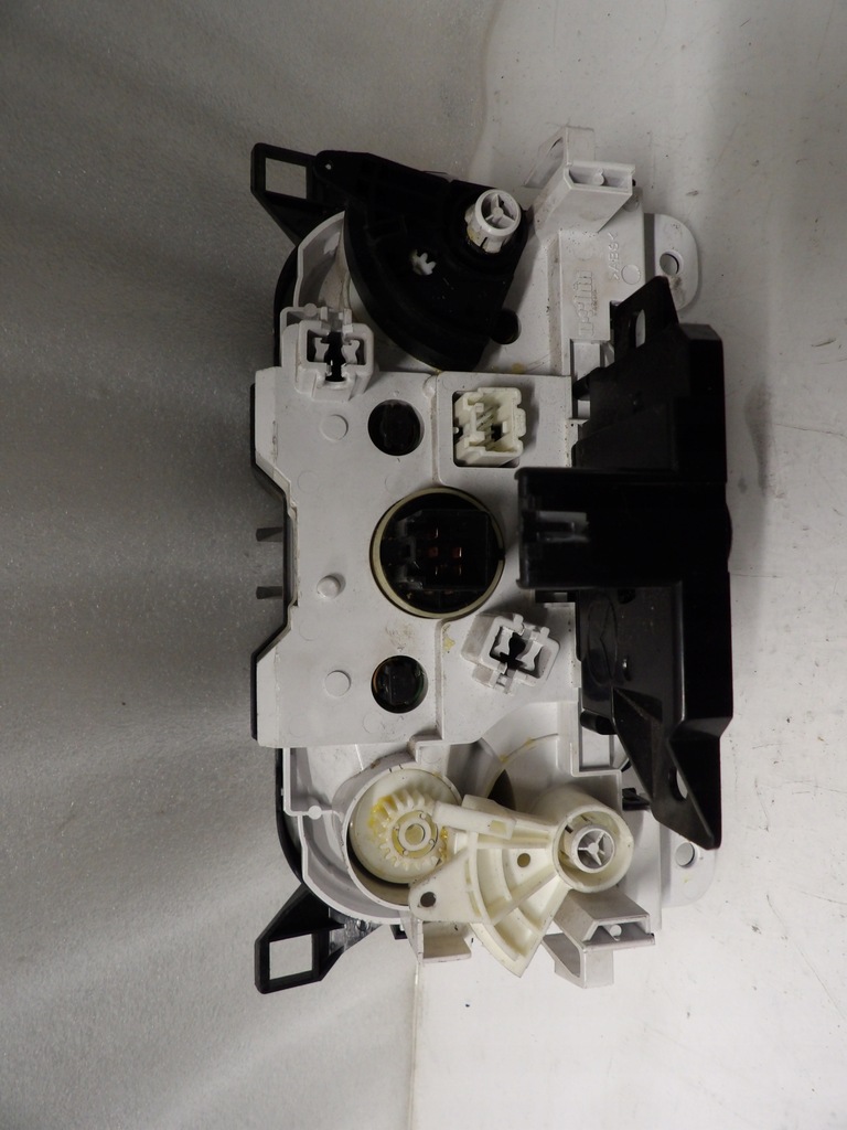 фото №1, Панель управление кондиционера mazda 2