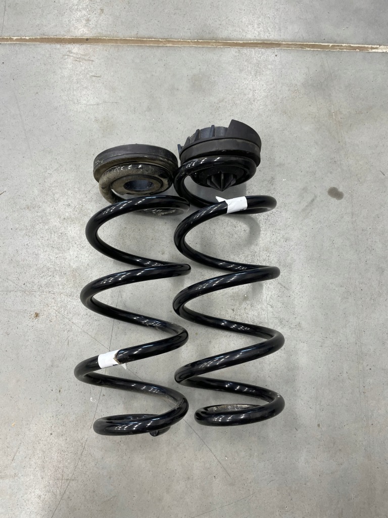 фото №1, Пружина підвіска задня a4 b9 a5 8w оригінал ідеальний стан