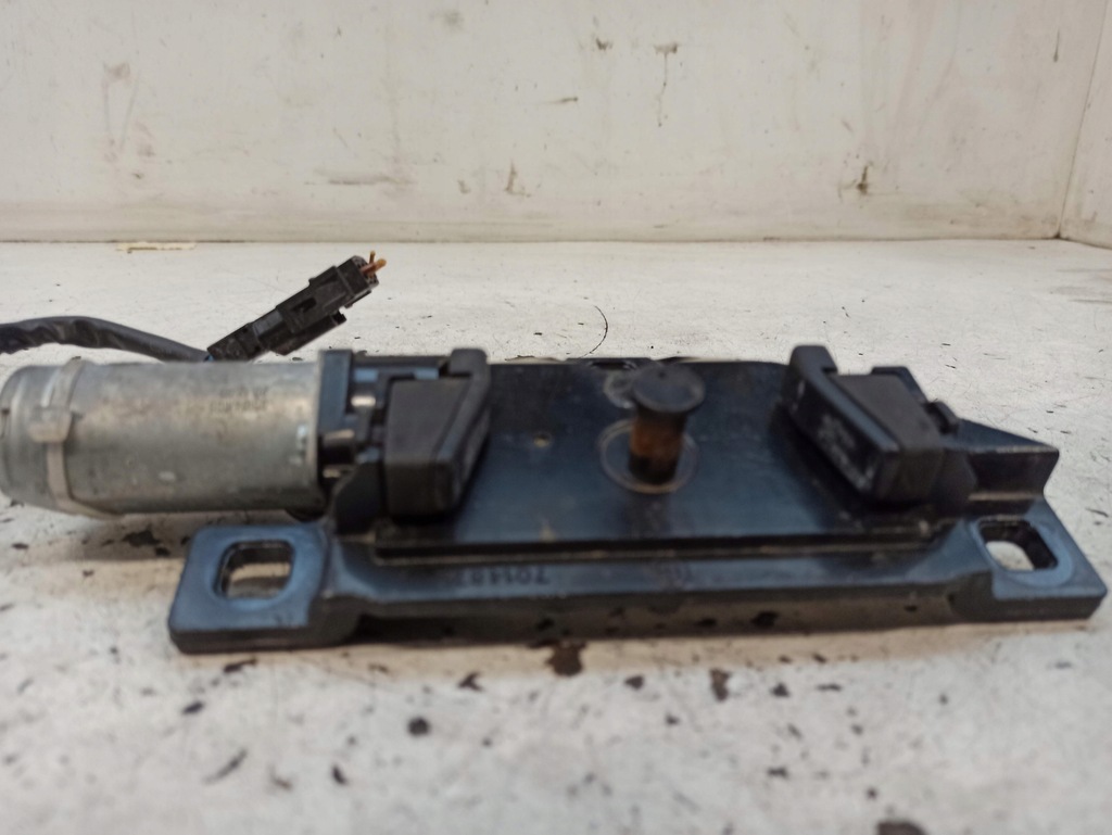 фото №10, Bmw 7 e65 замок доводчик крышки багажника 7014872