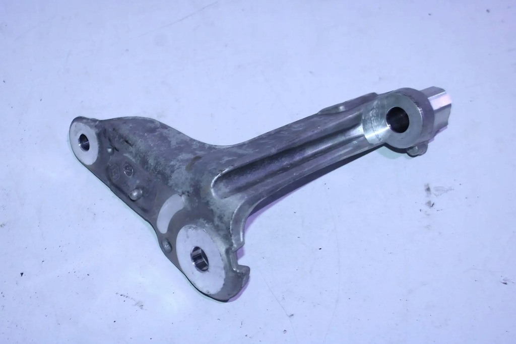 фото №3, Кронштейн кронштейн подрамник правое renault captur ii