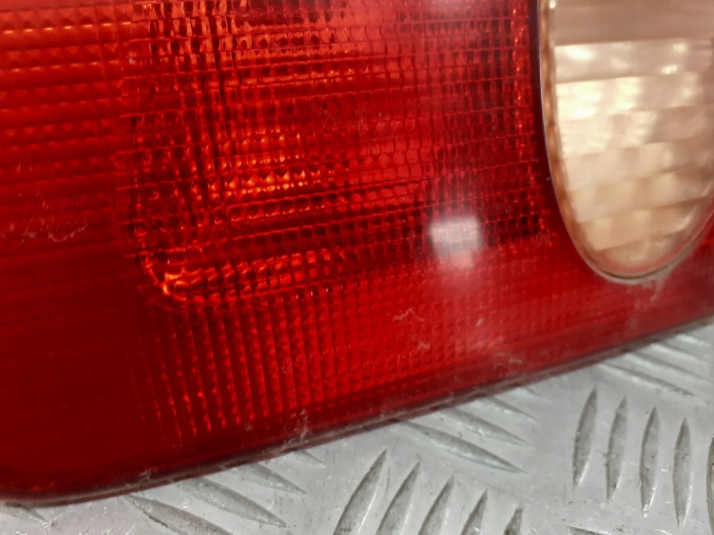 фото №4, Лампа права задня w кришка багажника toyota corolla e11