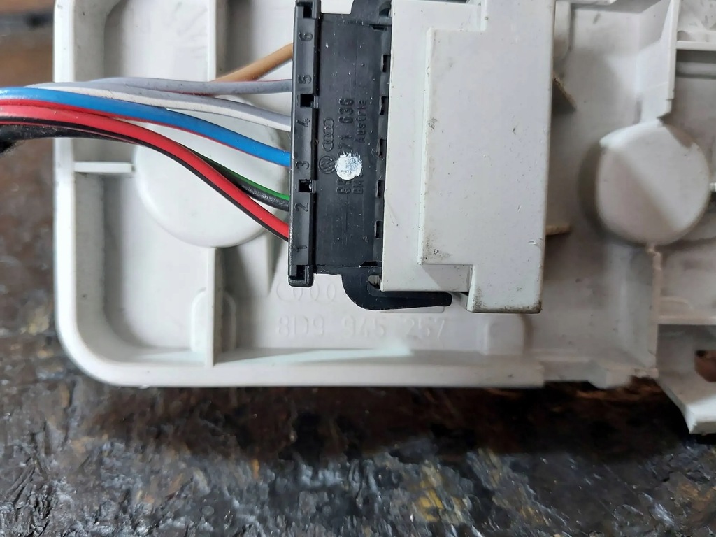 фото №6, Вкладыш лампы задний правой audi a4 s4 b5 8d kombi lift 8d9945257