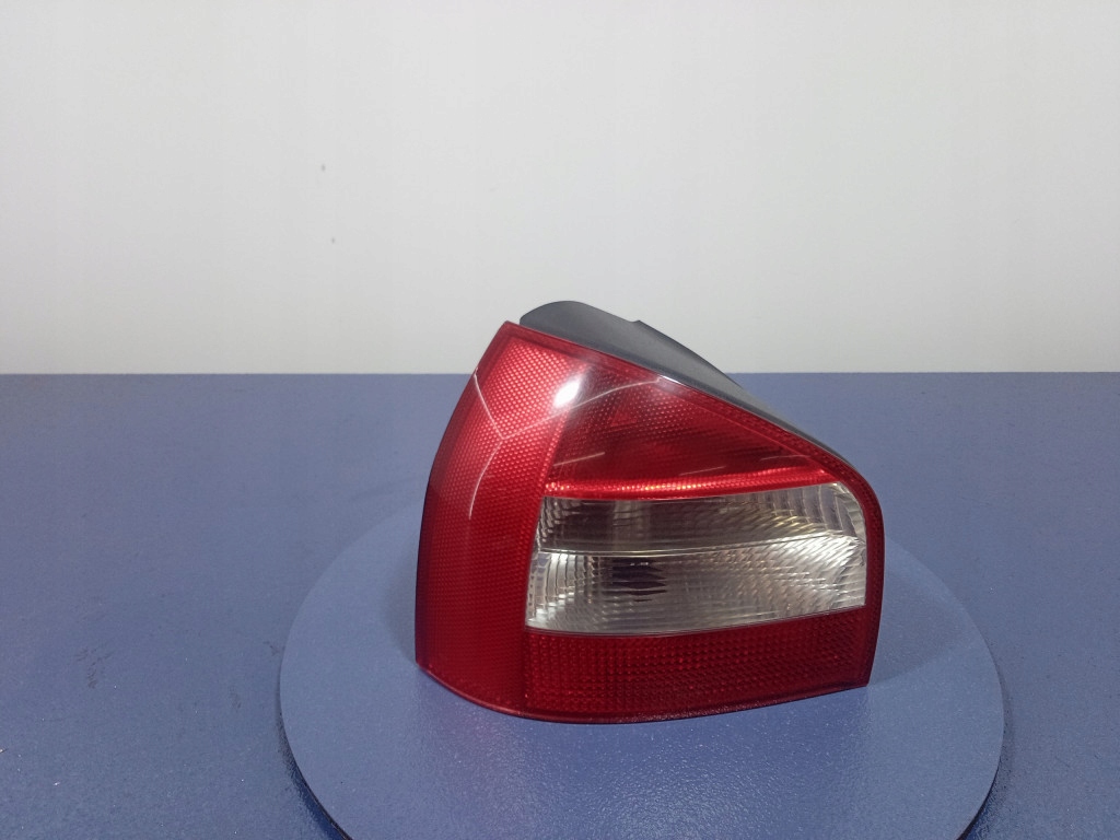 фото №1, Audi a3 8l lift лампа задняя левая задняя 8l0945095b