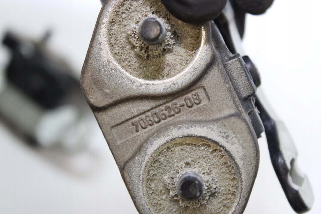 фото №4, Bmw e87 e81 петля петлі задній кришки лівий + правий